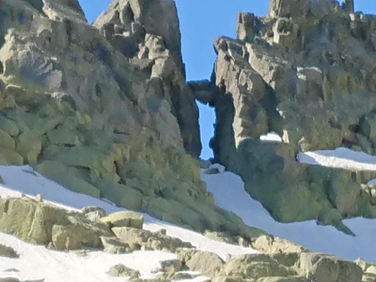 Cara Norte De Gredos Hoyos del Espino Exteriör bild