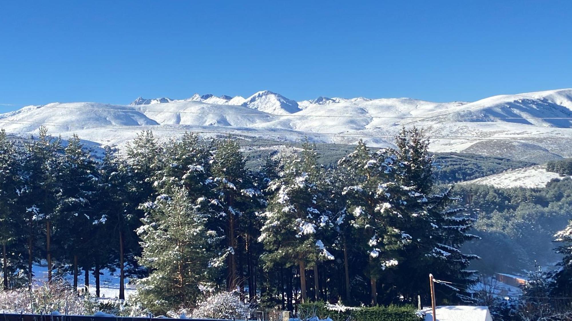 Cara Norte De Gredos Hoyos del Espino Exteriör bild